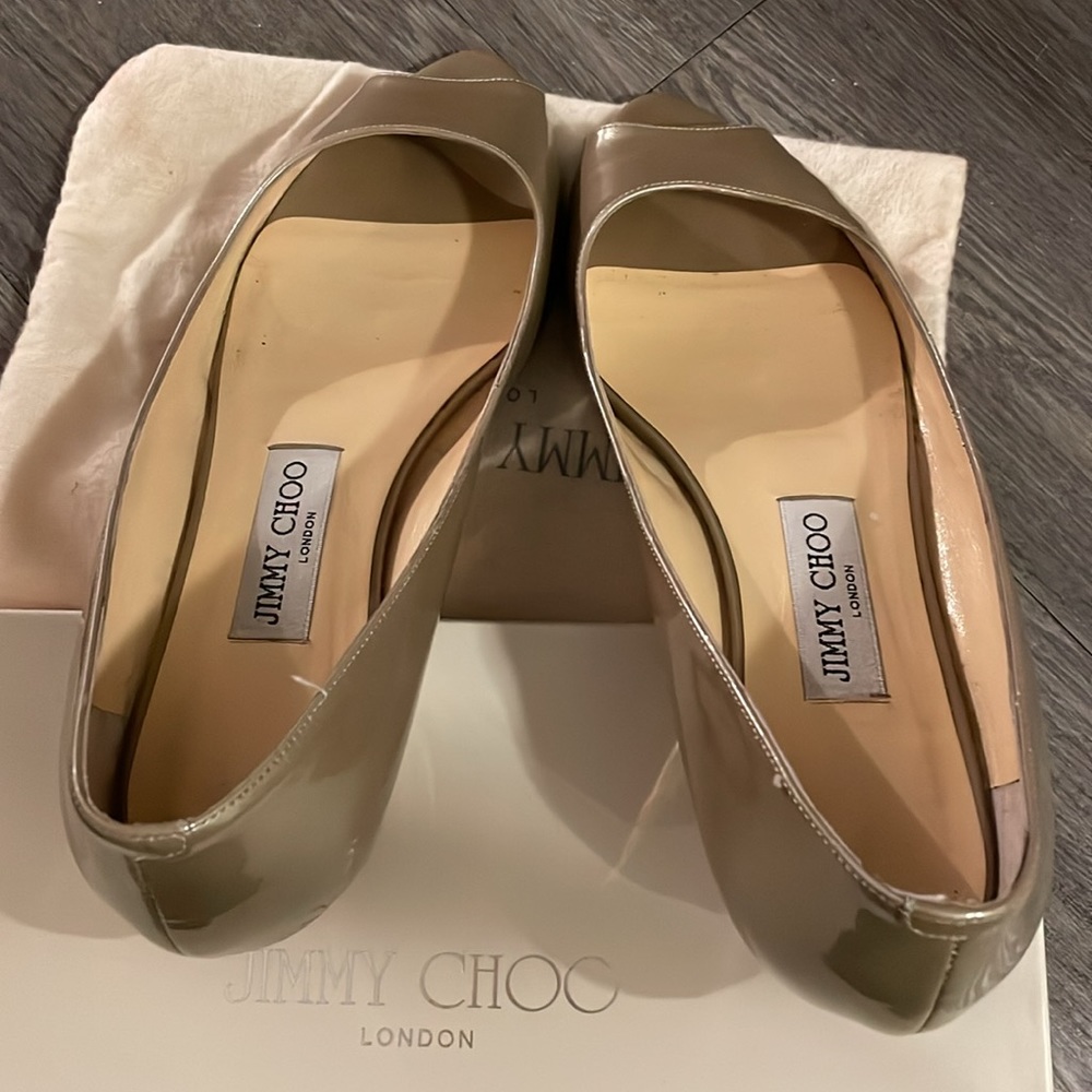 Jimmy Choo Beck Peep Toe Flat Khaki Metallic Patent Leather Gold Enamel Heel - Picture 4 of 16